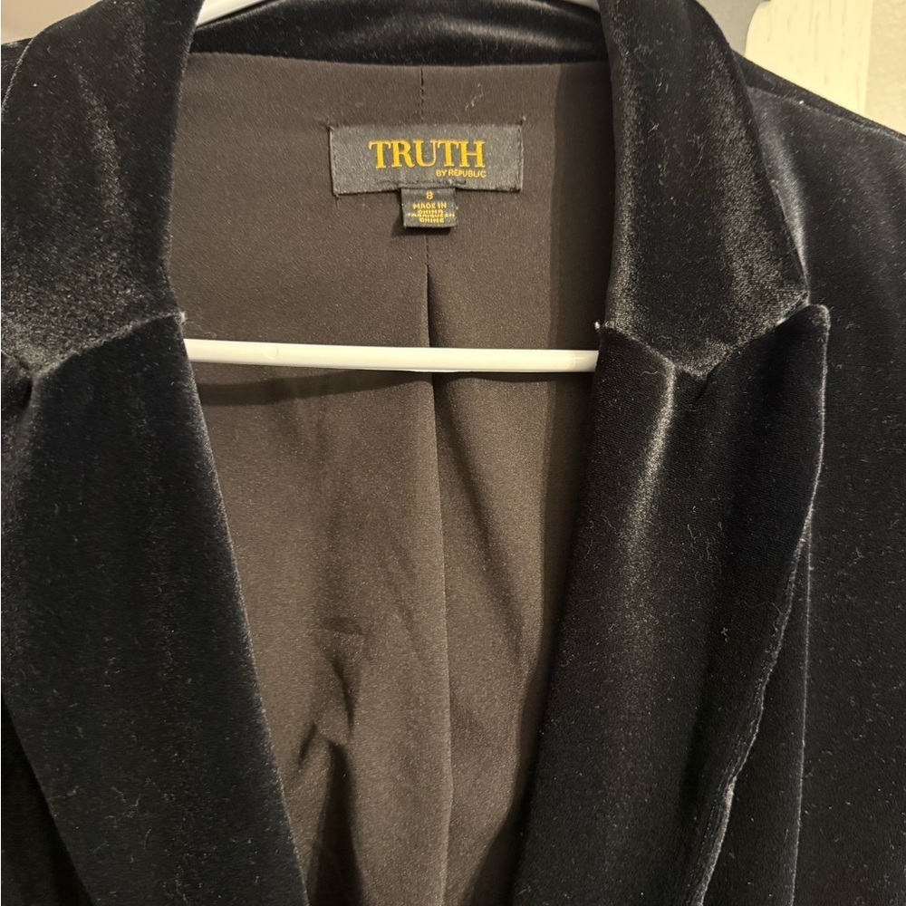 Truth by Republic Black Velvet Women's Suit Jacket EUC - Picture 2 of 4